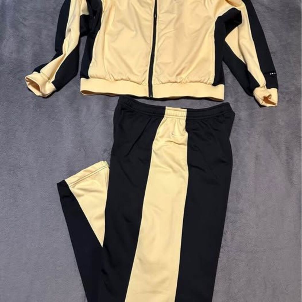 VINTAGE 90s Retro Nike Yellow/Black Women’s Tracksuit Set